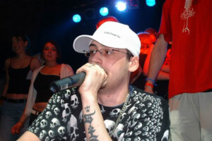 Deutschrapper Sido bei einem Auftritt 2008