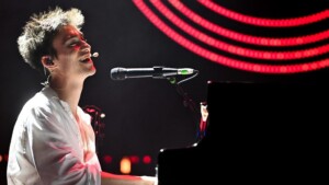 Jacob Collier am Klavier (2023)