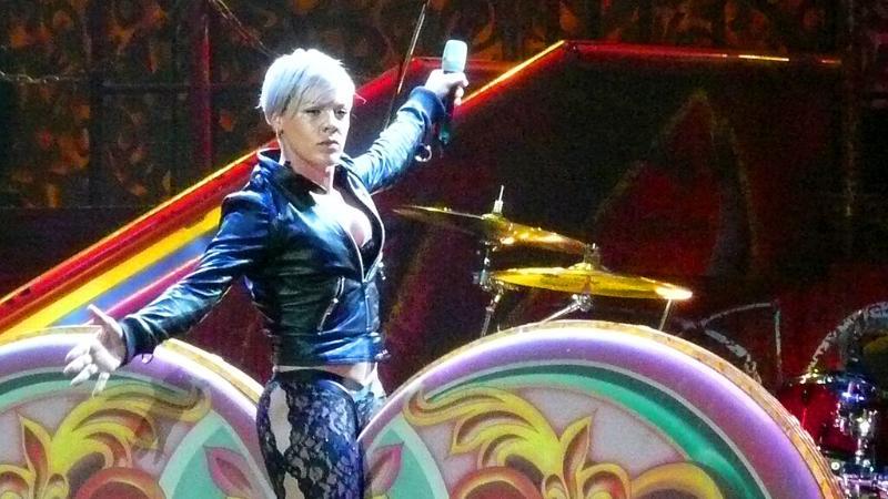 Pink auf der Funhouse-Tour in Düsseldorf (2009)