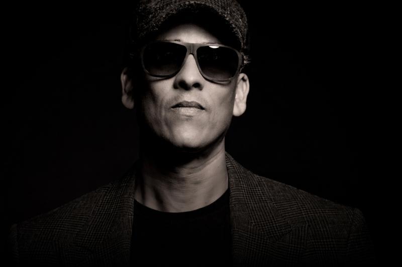 Schwarzweiß-Porträt von Xavier Naidoo