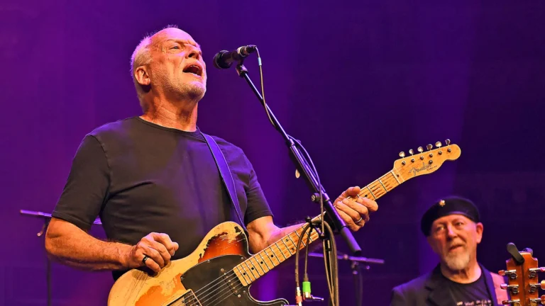 Der Jubiliar David Giimour an seiner Gitarre