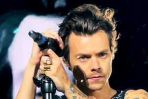 Harry Styles bei seinem Auftritt im Wembley-Stadion am 19. Juni 2022.